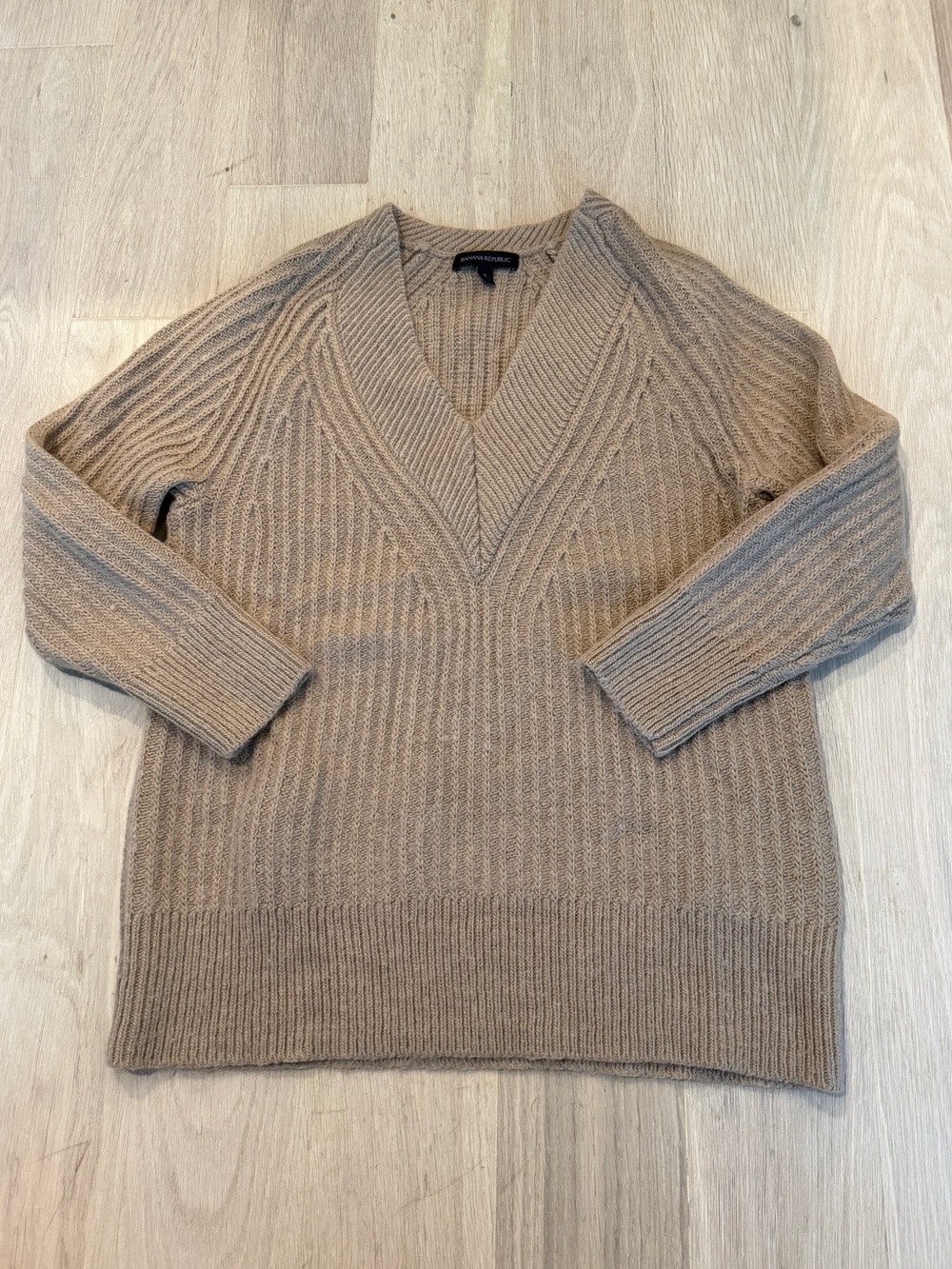 Banana Republic Merino Wool Alpaca Blend V Neck Sweater Camel Brown Small